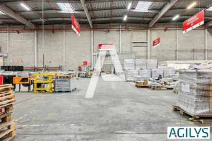 Activités / entrepôts à louer – ROISSY EN BRIE (77680) – 3