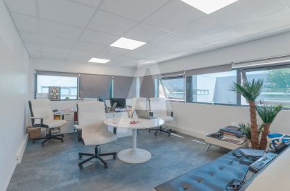 Activités / entrepôts à louer - IVRY SUR SEINE – Photo 1