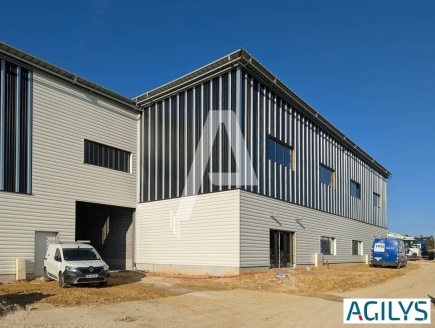 Activités / entrepôts à vendre – OLLAINVILLE (91290) – 3