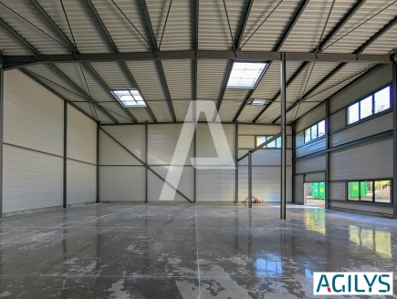 Activités / entrepôts à vendre – OLLAINVILLE (91290) – 1