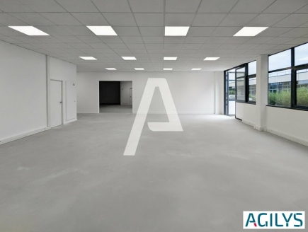 Activités / entrepôts à louer – SACLAY (91400) – 2