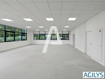 Activités / entrepôts à louer – SACLAY (91400) – 3