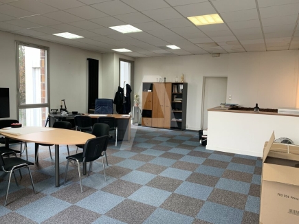 Activités / entrepôts à louer – NOISIEL (77186) – 3