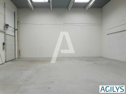 Activités / entrepôts à louer – CHAMPS-SUR-MARNE (77420) – 2