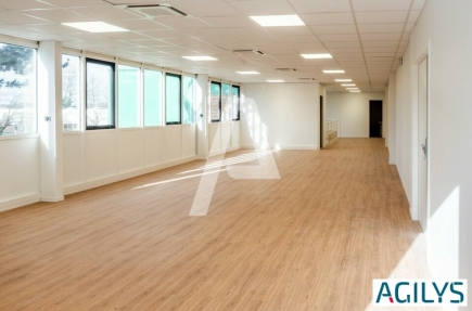 Activités / entrepôts à louer – SAINT-THIBAULT-DES-VIGNES (77400) – 5