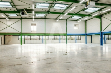 Activités / entrepôts à louer – SAINT-THIBAULT-DES-VIGNES (77400) – 5