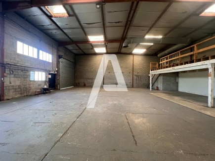 Activités / entrepôts à louer – LAGNY-SUR-MARNE (77400) – 2