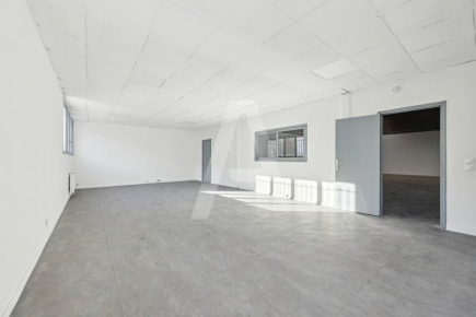 Activités / entrepôts à louer – EMERAINVILLE (77184) – 1