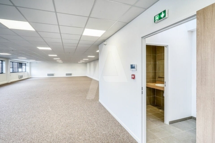 Activités / entrepôts à louer – CHANTELOUP EN BRIE (77600) – 3