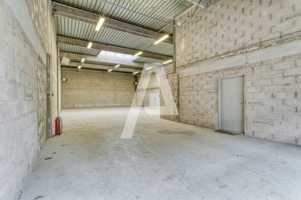 Activités / entrepôts à louer – SAINT THIBAULT DES VIGNES (77400) – 1