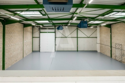 Activités / entrepôts à louer – SAINT-THIBAULT-DES-VIGNES (77400) – 1