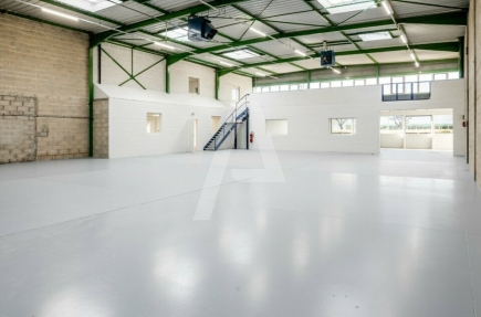 Activités / entrepôts à louer – SAINT-THIBAULT-DES-VIGNES (77400) – 2