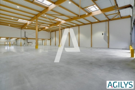 Activités / entrepôts à louer – BRIE-COMTE-ROBERT (77170) – 1