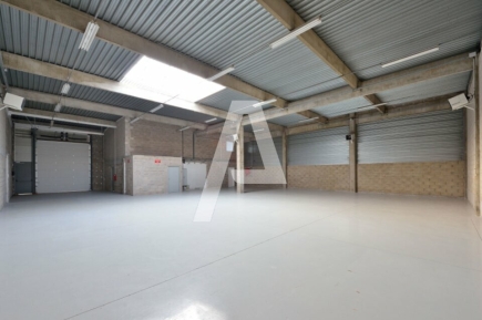 Activités / entrepôts à louer – SAINT THIBAULT DES VIGNES (77400) – 2