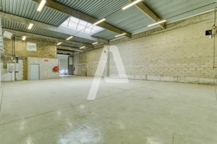 Activités / entrepôts à louer – SAINT THIBAULT DES VIGNES (77400) – 1