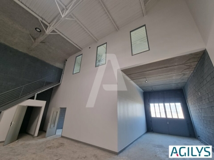 Activités / entrepôts à louer – VAUX LE PENIL (77000) – 1