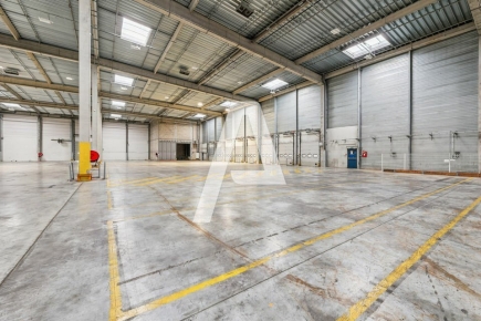 Activités / entrepôts à louer – MOISSY CRAMAYEL (77550) – 2