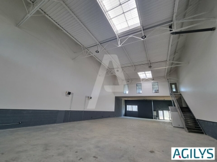 Activités / entrepôts à louer – MELUN (77000) – 2