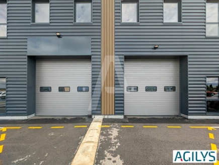 Activités / entrepôts à louer – ELANCOURT (78990) – 3
