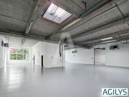 Activités / entrepôts à louer – LA VERRIERE (78320) – 1