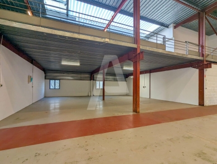 Activités / entrepôts à louer – COIGNIÈRES (78310) – 1