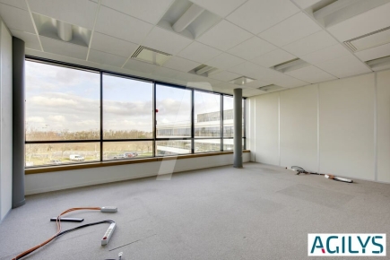 Activités / entrepôts à louer – SACLAY (91400) – 1