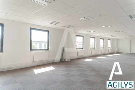 Activités / entrepôts à louer – VILLEBON SUR YVETTE (91140) – 3