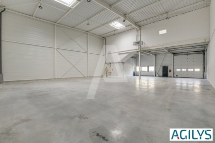 Activités / entrepôts à louer – VILLEBON SUR YVETTE (91940) – 1