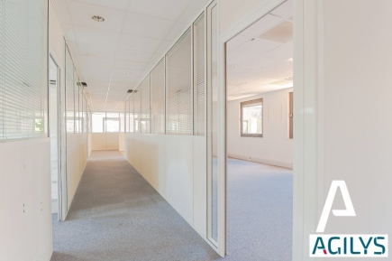 Activités / entrepôts à louer – VILLEBON SUR YVETTE (91940) – 3