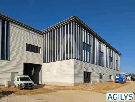 Activités / entrepôts à vendre – OLLAINVILLE (91290) – 2