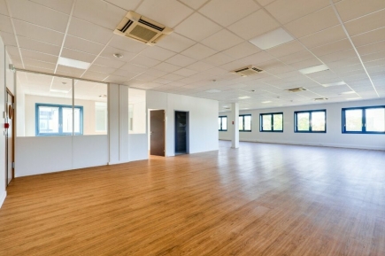 Activités / entrepôts à louer – FRESNES (94260) – 2