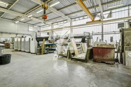 Activités / entrepôts à louer – CHOISY-LE-ROI (94600) – 2