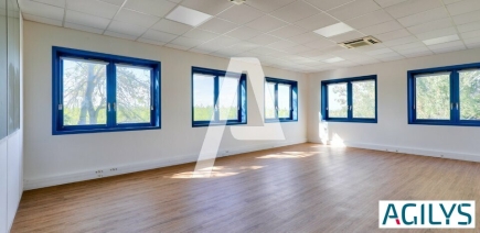 Activités / entrepôts à louer – FRESNES (94260) – 3