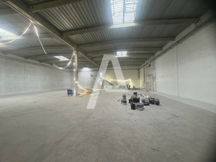 Activités / entrepôts à louer – IVRY SUR SEINE (94200) – 1