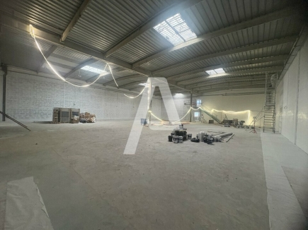 Activités / entrepôts à louer – IVRY SUR SEINE (94200) – 3