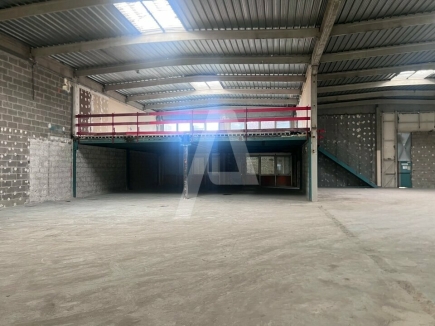 Activités / entrepôts à louer – IVRY SUR SEINE (94200) – 2