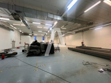 Activités / entrepôts à louer – IVRY-SUR-SEINE (94200) – 1