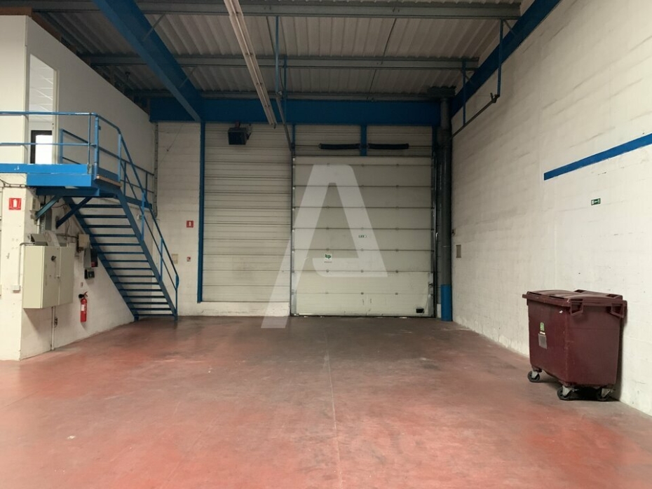 Activités / entrepôts à louer – NOISIEL (77186) – 1