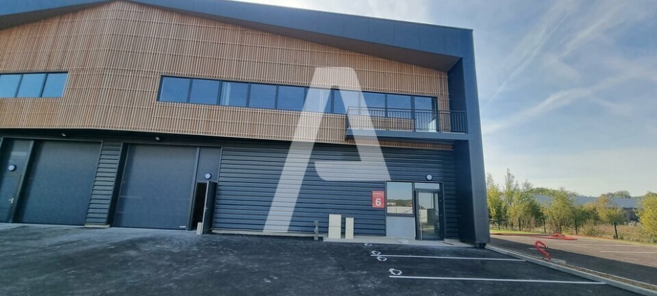 Activités / entrepôts à vendre – MOISSY CRAMAYEL (77550) – 1