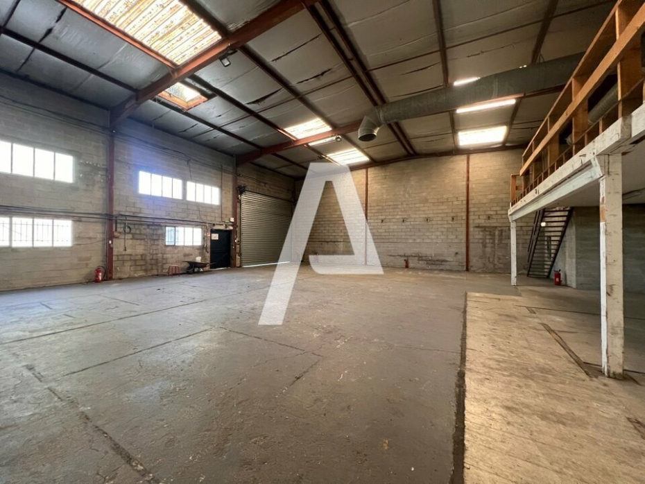 Activités / entrepôts à louer – LAGNY-SUR-MARNE (77400) – 1