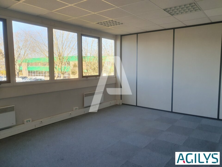 Activités / entrepôts à louer – SAINT-THIBAULT-DES-VIGNES (77400) – 1