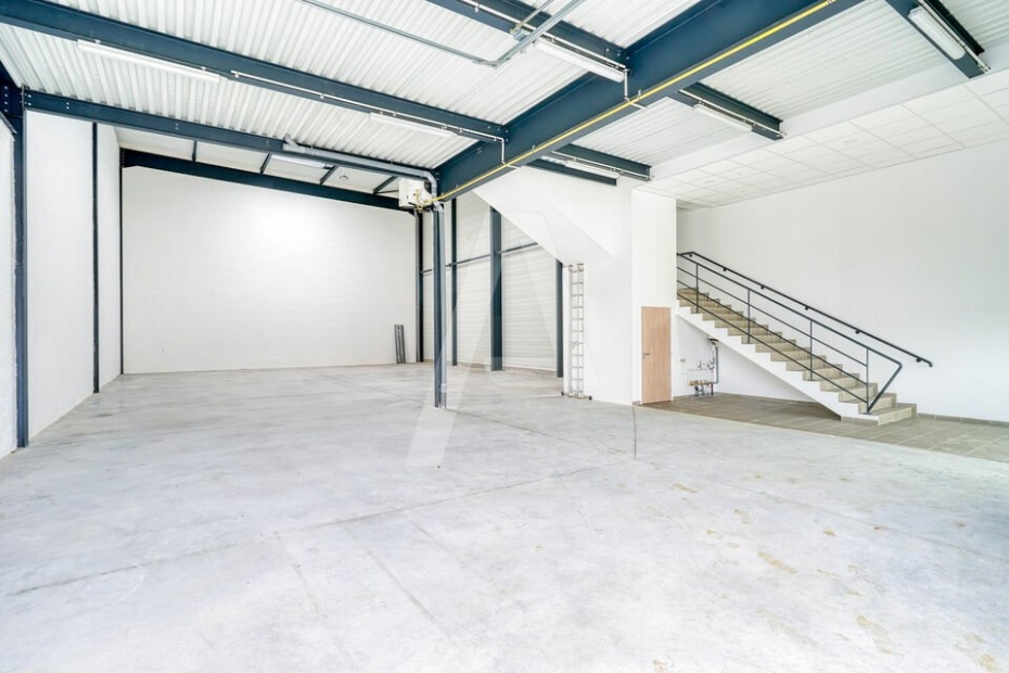 Activités / entrepôts à louer – CHANTELOUP EN BRIE (77600) – 1