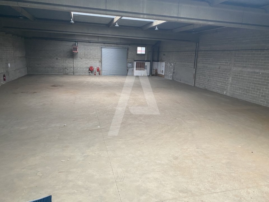 Activités / entrepôts à louer – LAGNY SUR MARNE (77400) – 1