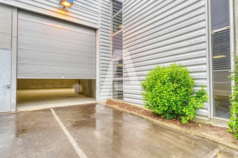 Activités / entrepôts à louer – SAINT THIBAULT DES VIGNES (77400) – 1