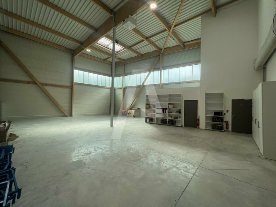 Activités / entrepôts à louer – COUPVRAY (77700) – 1