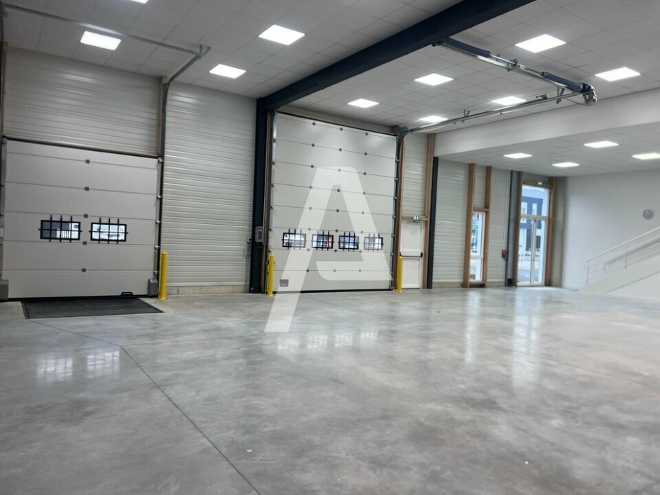 Activités / entrepôts à louer – MOISSY CRAMAYEL (77550) – 1