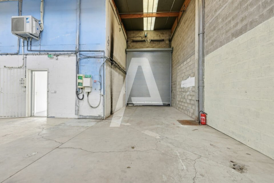 Activités / entrepôts à louer – EMERAINVILLE (77184) – 1