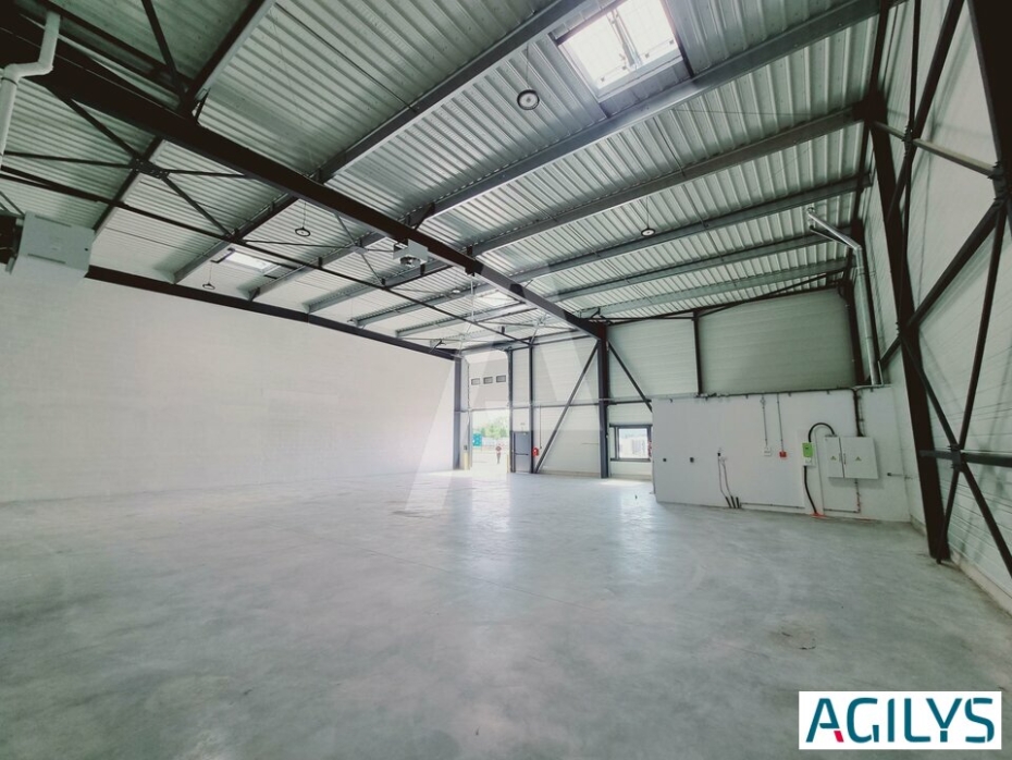 Activités / entrepôts à louer – SAVIGNY LE TEMPLE (77176) – 1