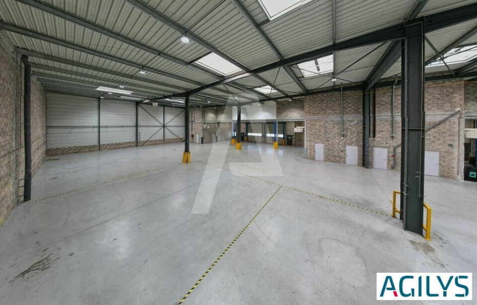 Activités / entrepôts à louer – MAGNY-LES-HAMEAUX (78114) – 1