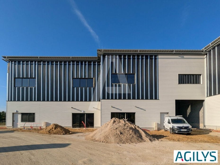 Activités / entrepôts à vendre – OLLAINVILLE (91290) – 1